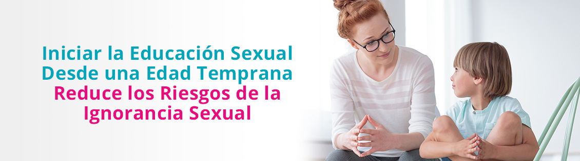 Madre Educando a Hijo Desde Temprana Edad para Prevenir Ignorancia Sexual